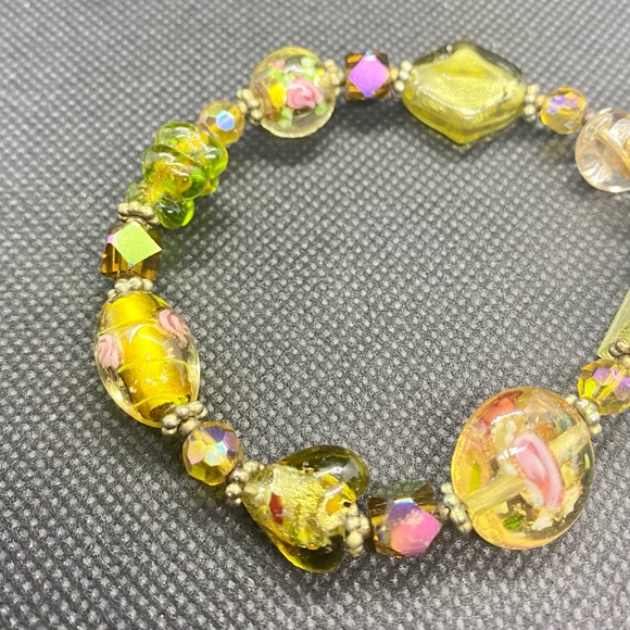 🔴 Decorated Glass Bead Stretchy Bracelet - Picture 5 of 5